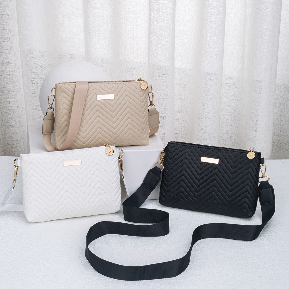 💖 2025 New Embossed Sequin Small Square Crossbody Bag – Stylish & Trendy for Women 👜